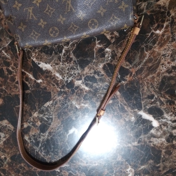 Louis Vuitton 👜 - Picture 4 of 8